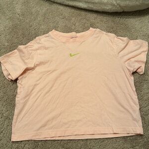 nike cropped tee